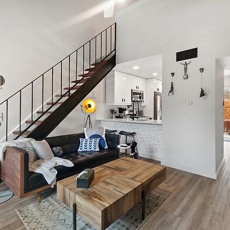 Appartamento Contemporary Couples Getaway Near Austin Favorites - Loft 21 Esterno foto