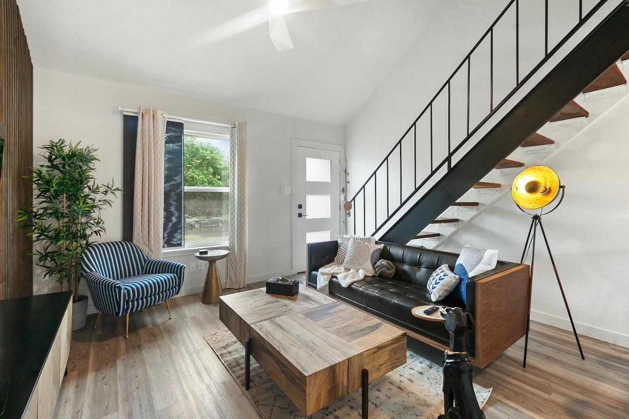 Appartamento Contemporary Couples Getaway Near Austin Favorites - Loft 21 Esterno foto