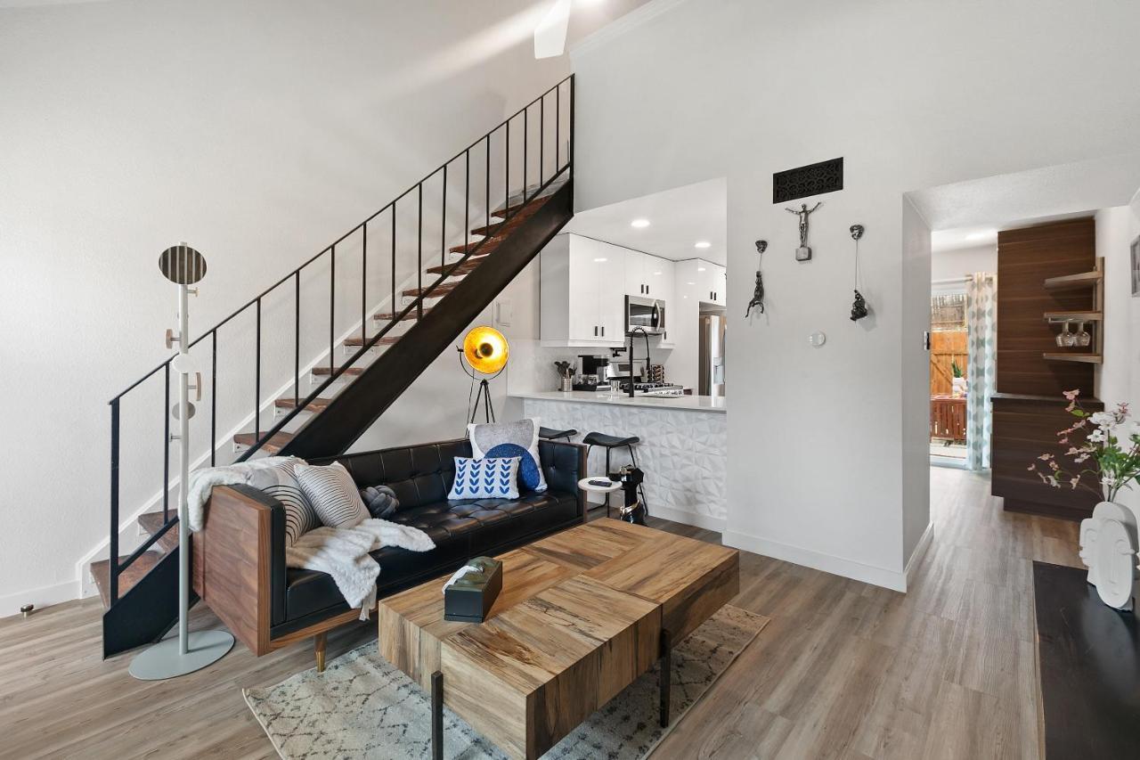 Appartamento Contemporary Couples Getaway Near Austin Favorites - Loft 21 Esterno foto