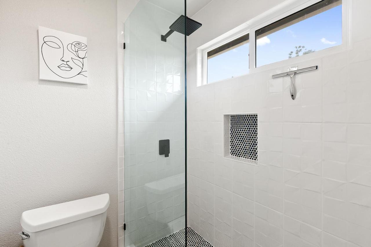 Appartamento Contemporary Couples Getaway Near Austin Favorites - Loft 21 Esterno foto