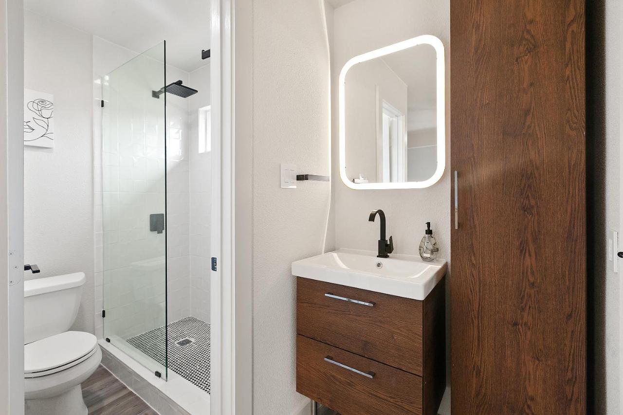 Appartamento Contemporary Couples Getaway Near Austin Favorites - Loft 21 Esterno foto
