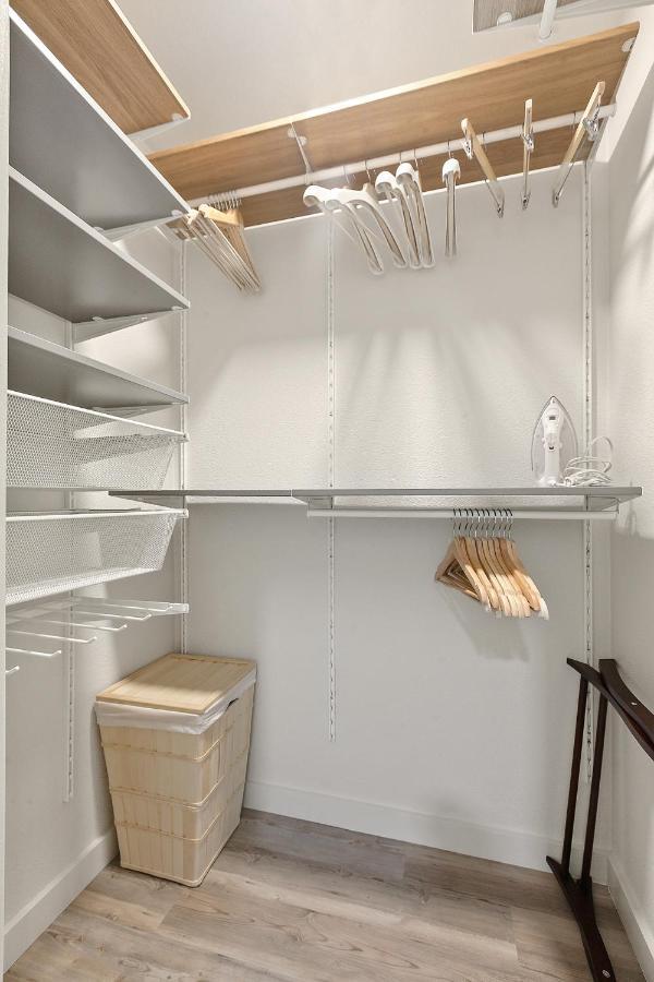 Appartamento Contemporary Couples Getaway Near Austin Favorites - Loft 21 Esterno foto