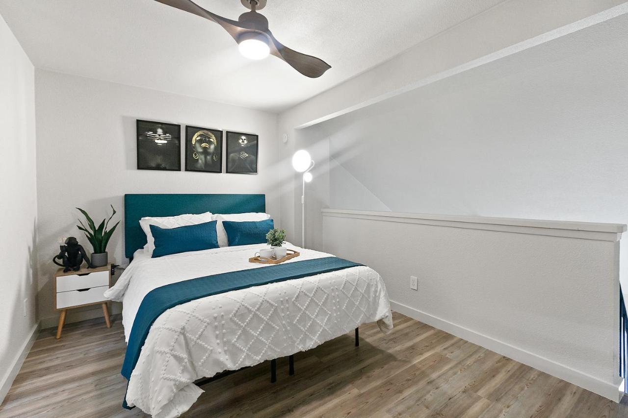 Appartamento Contemporary Couples Getaway Near Austin Favorites - Loft 21 Esterno foto